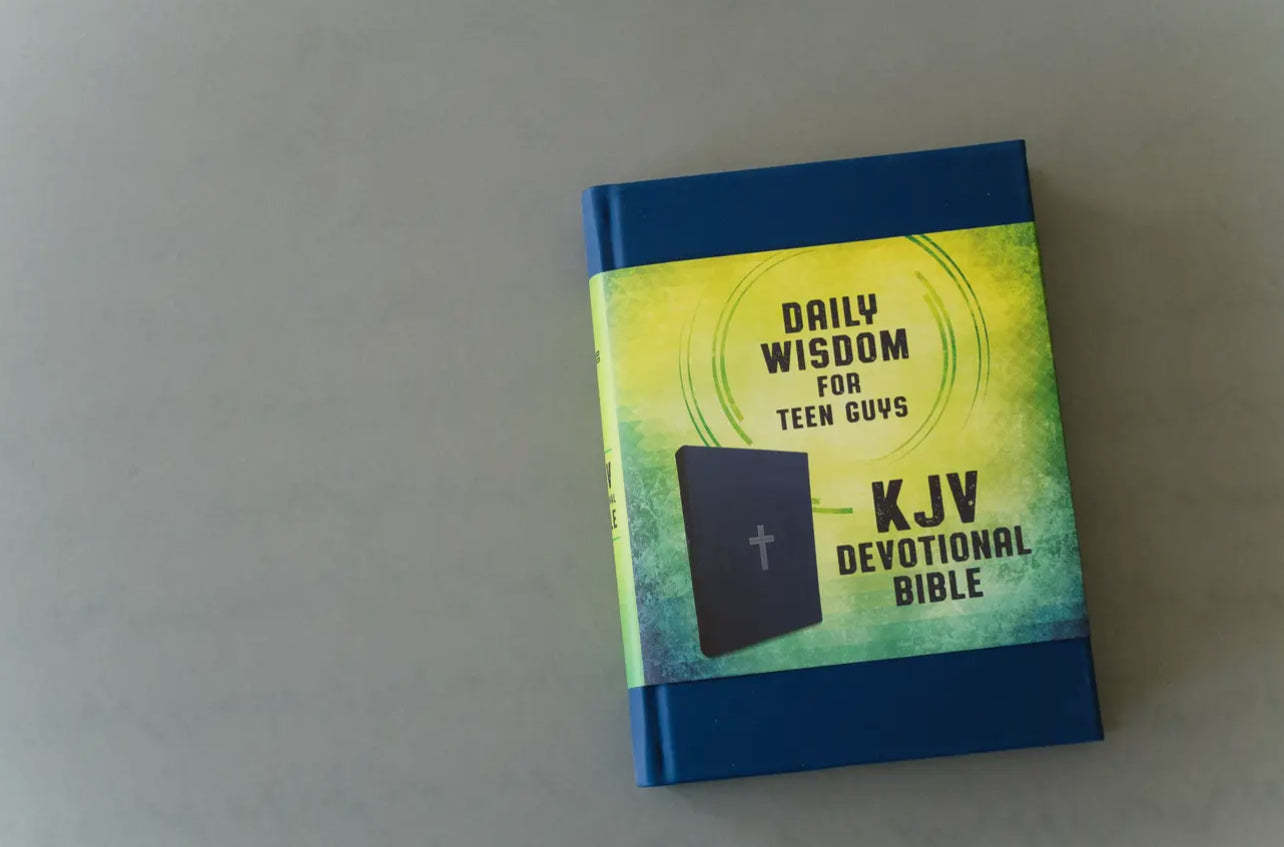 Daily Wisdom for Teen Guys KJV Devotional Bible